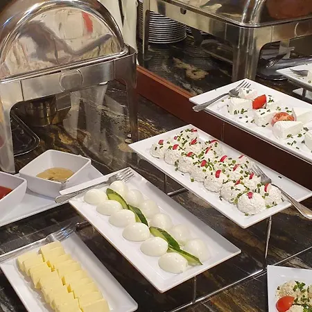 Hotel Domus Mater 3*