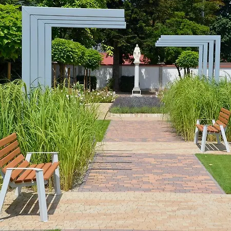 Hotel Domus Mater 3*